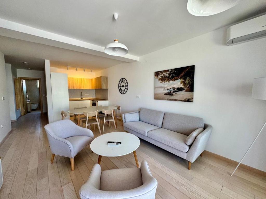 River side apartment C19 - 1