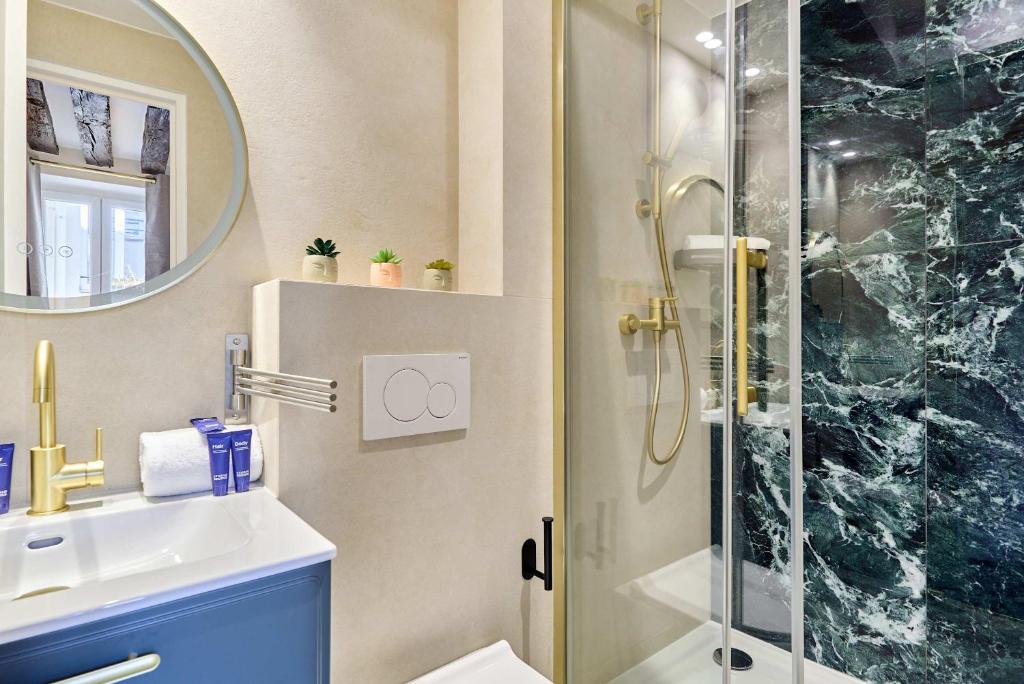 Charming apartment in Le Marais Center of Paris - 4