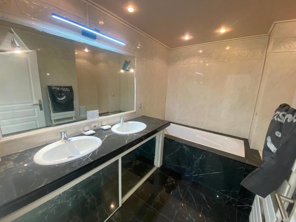 Le Cadre Royal - Vue sur le canal, Wi-fi, Climatisation et Parking - 5