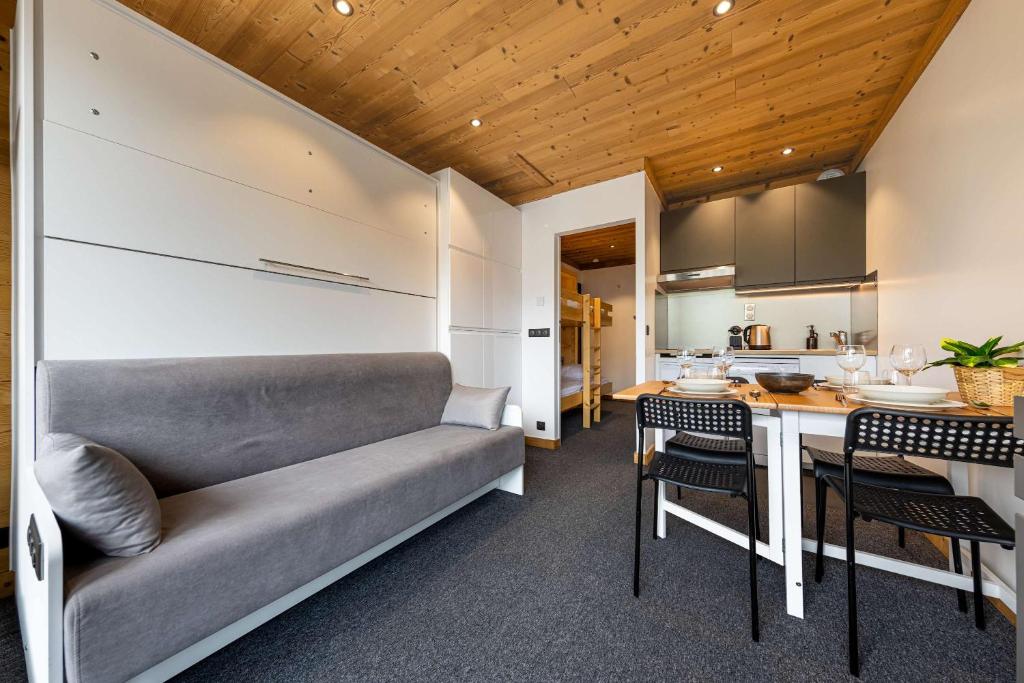 Residence Dome de Polset, Ski In-Out with WiFi in Val Thorens, "V13" by Versant Collection - 1