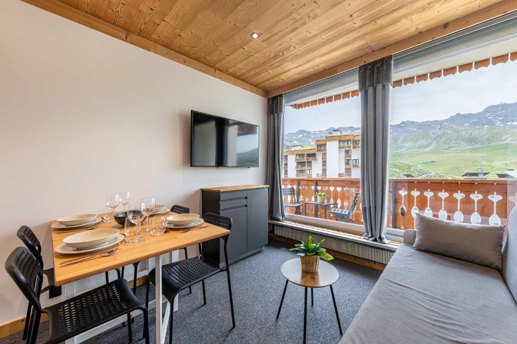 Residence Dome de Polset, Ski In-Out with WiFi in Val Thorens, "V13" by Versant Collection - 2
