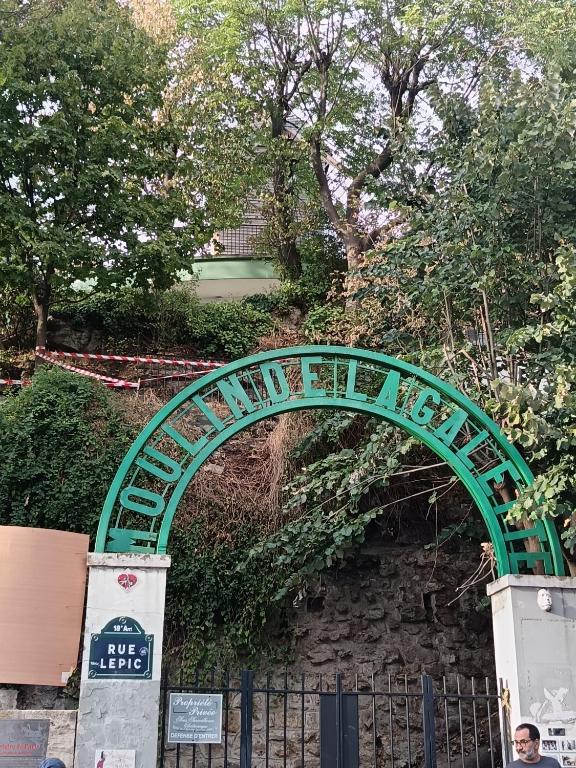 Montmartre -Moulin de la galette - 1