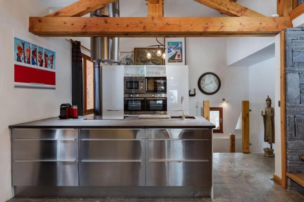 Chalet Fleur de Lys - Chalet 4BR Wood Stove , Home Cinema , Parental Suite - By Cozee Rentals - 3