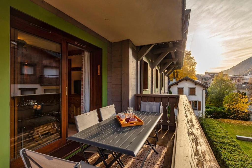 Grepon -City Center - Free Swimming pool, Sauna, Gym - Free Parking - By Cozee Rentals - 4