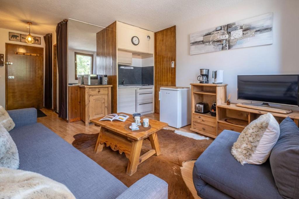 Gentianes - City center studio next to Aiguille du Midi lift - By Cozee Rentals - 1
