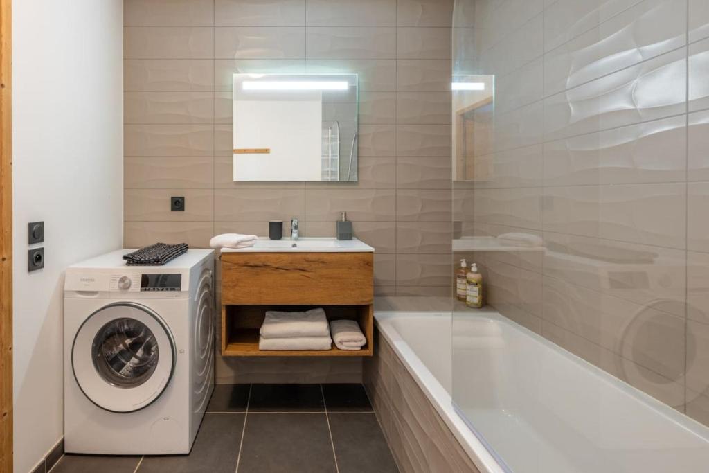 Le Freney - New Apartment in Town Center & Free parking - By Cozee Rentals - 4