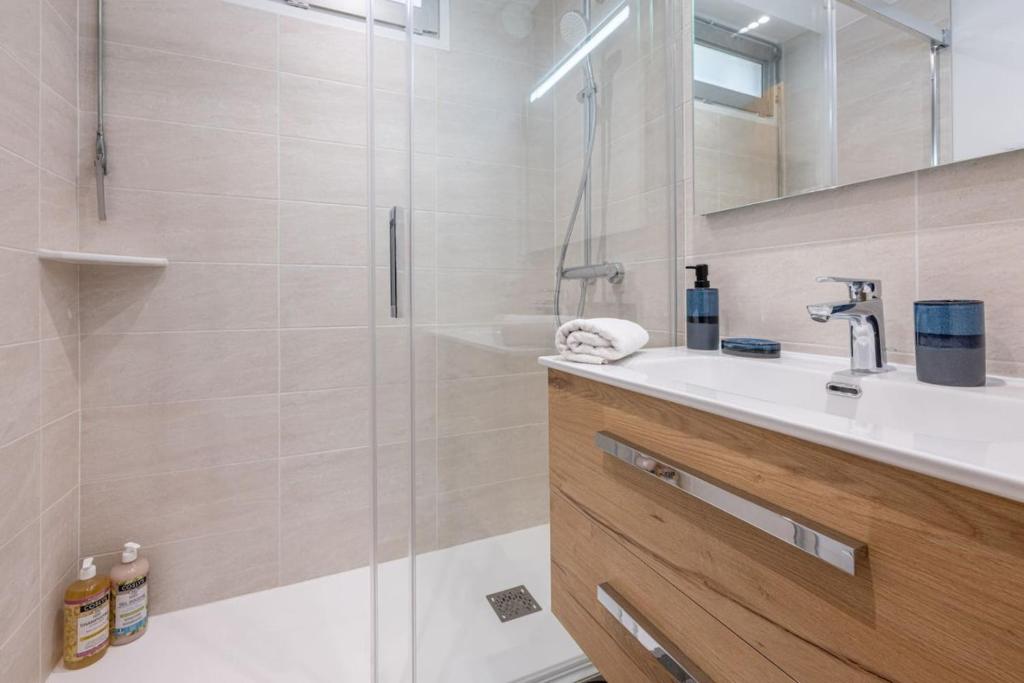 Clos Savoy - New Apartment Close to City center & Free parking - By Cozee Rentals - 5