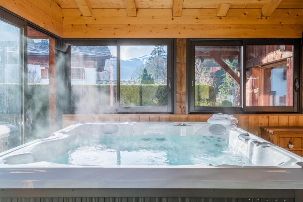 Chalet Altura- 5 Bedrooms - Jacuzzi and Sauna - By Cozee Rentals - 2
