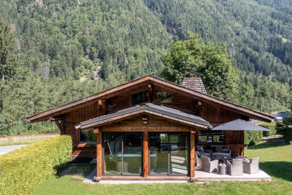 Chalet Altura- 5 Bedrooms - Jacuzzi and Sauna - By Cozee Rentals - 1