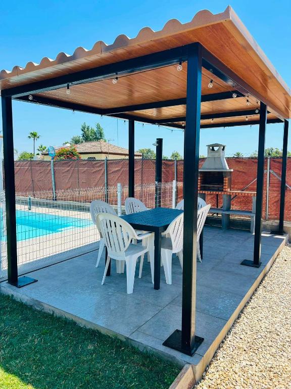 Casa Privada con Jardin Barbacoa y Piscina privada solo familias - 3