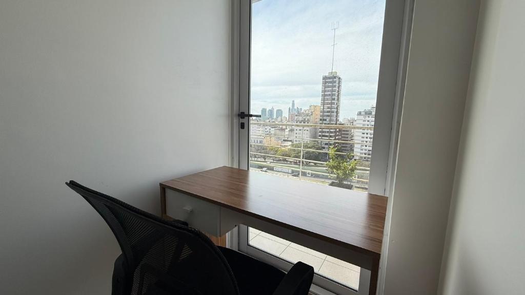 10th-floor apartment with a home desk and gym - 5