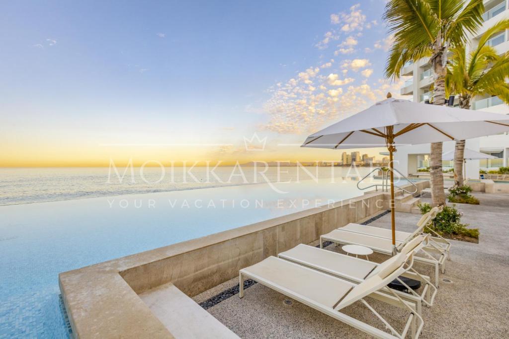 Beautiful Oceanfront Suite by Moikka Rentals - 2