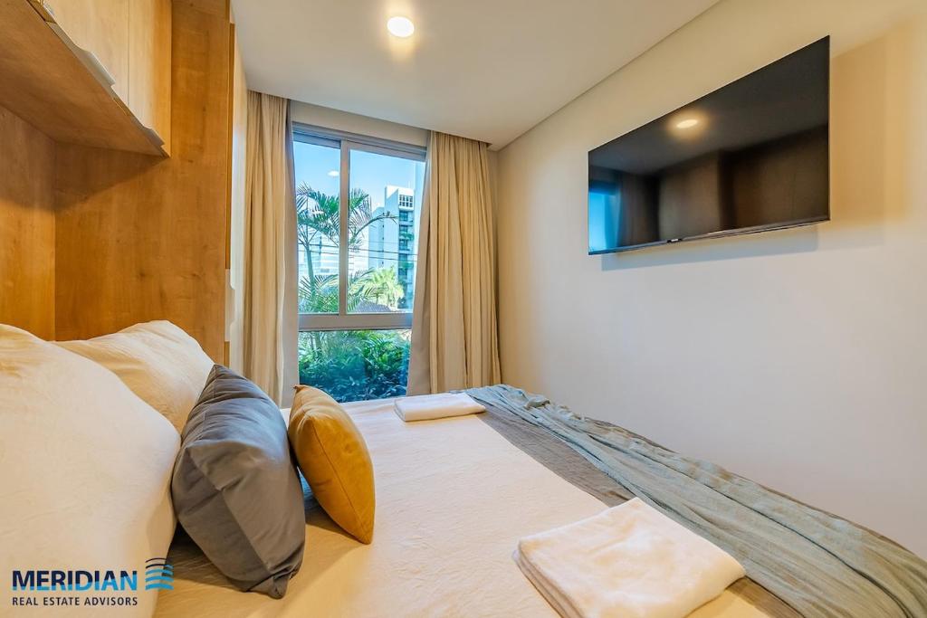 Houze Steps from the Shopping del Sol with professional decoration! - 1
