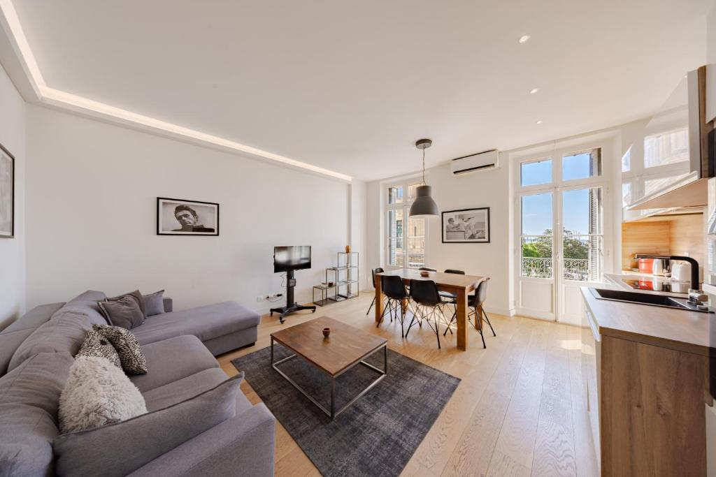 Cannes 1 bedroom apartment with sea view - 75M - 1