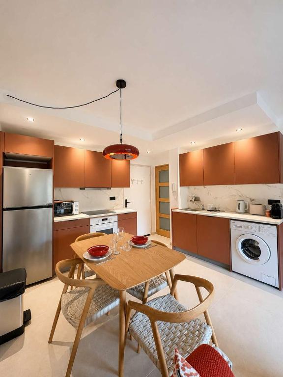 Modern 1BR with Balcony AC & Free Parking - 2