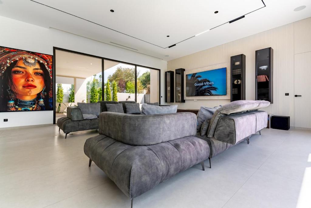 Villa Marbella with exceptional pool and hot tub - 2