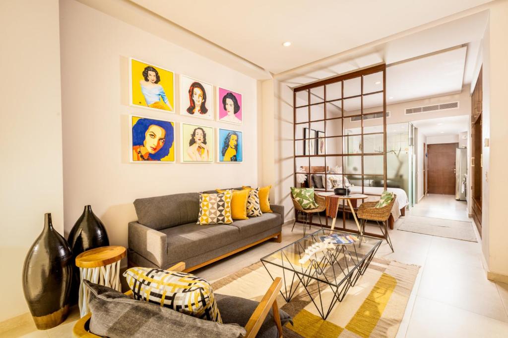 Chic Oceanfront Studio Loft Unique Art and Views - 3