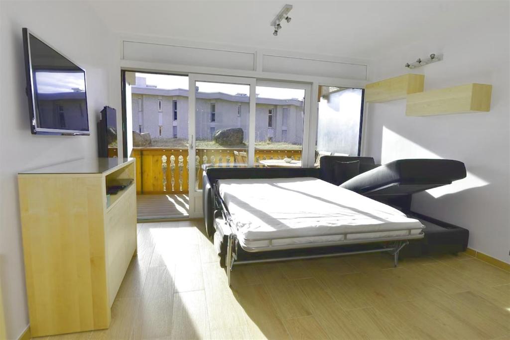 Beau studio 36 m2 pour 4 personnes - refait à neuf - centre station - 1
