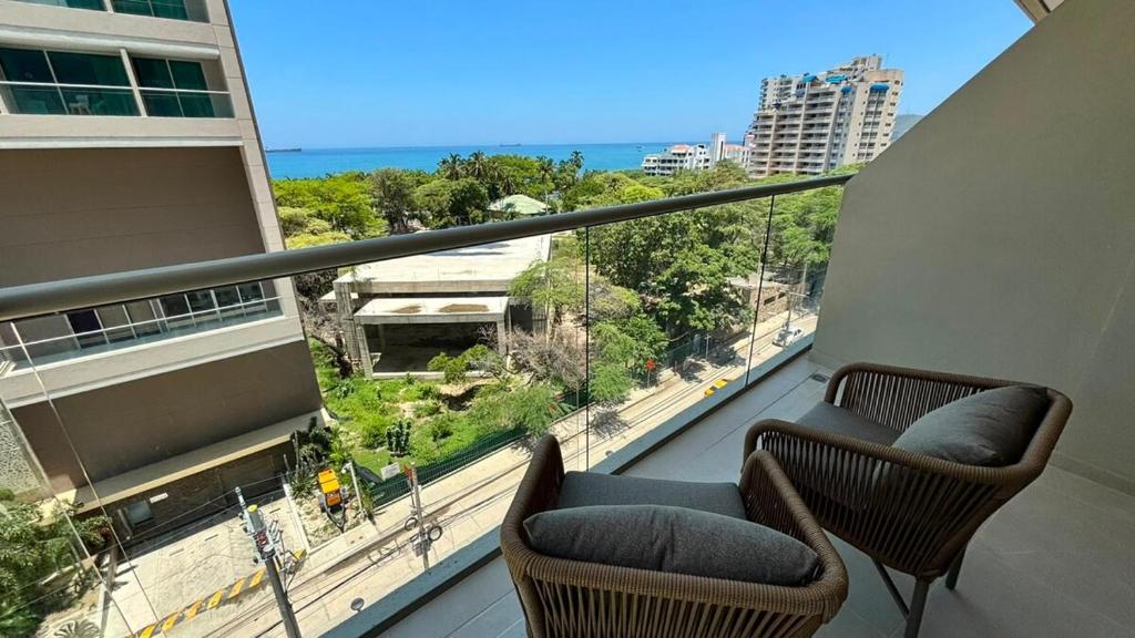 Apartamento Con Balcón y Vista Lateral Al Mar - 3