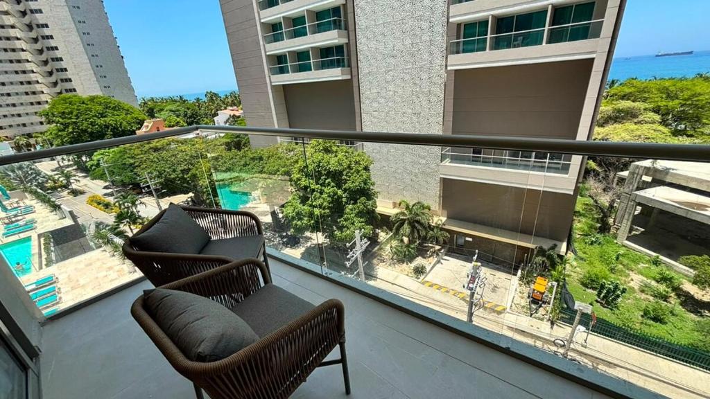 Apartamento Con Balcón y Vista Lateral Al Mar - 4