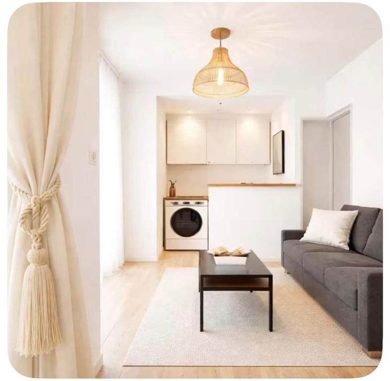 Chic Apartment in Passy Steps from the Seine & Trocadero - 2