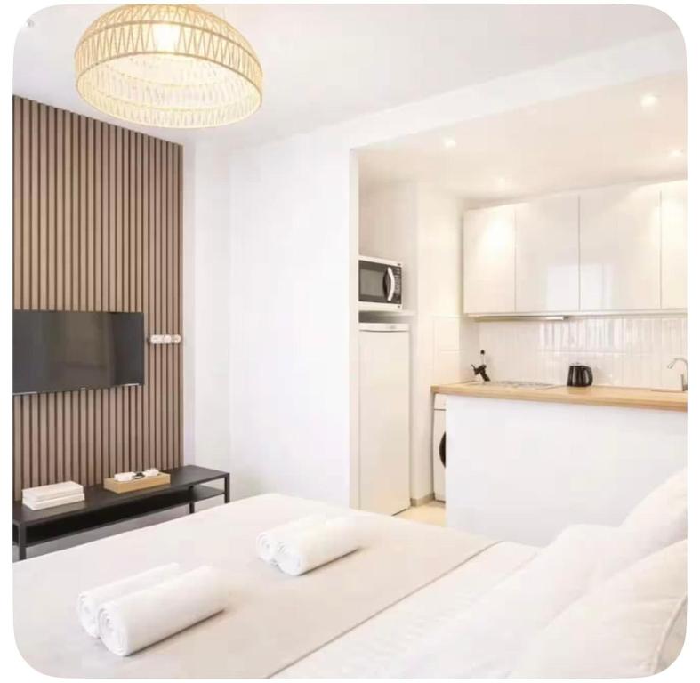 Chic Apartment in Passy Steps from the Seine & Trocadero - 4
