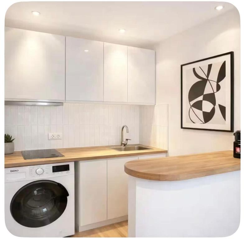 Chic Apartment in Passy Steps from the Seine & Trocadero - 5