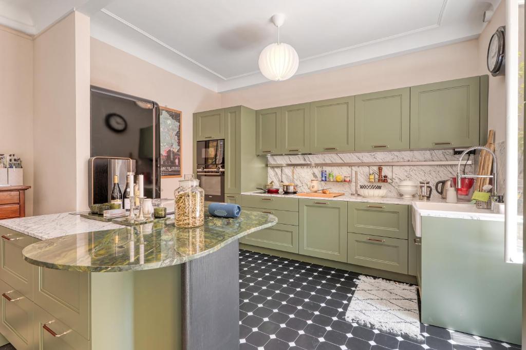 Grand Green Terrace Apartment - Happy Rentals - 5