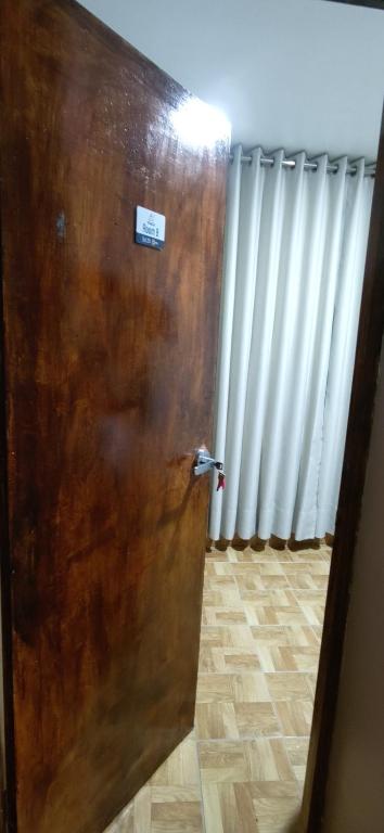 2 Min to Airport Private Room Self Check in - 5