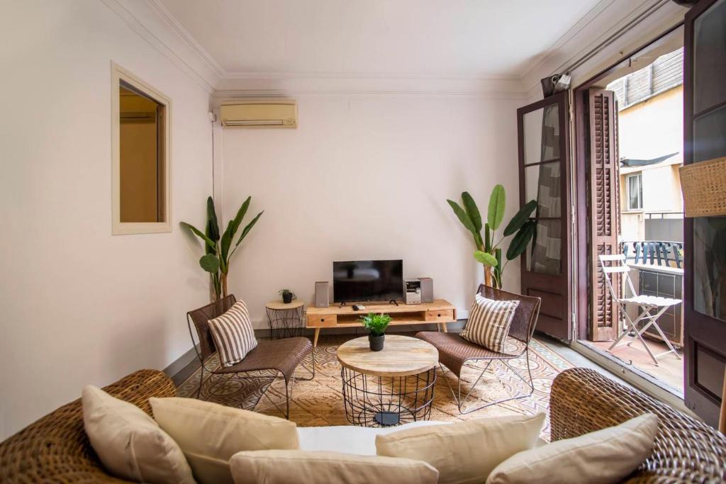 P2sal1071- Elegant Apartment in Carrer de Salinas - 2