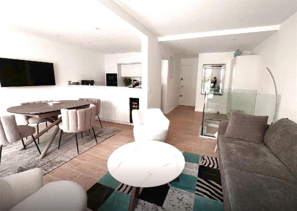 Charming Mediterranean Apartment - 2
