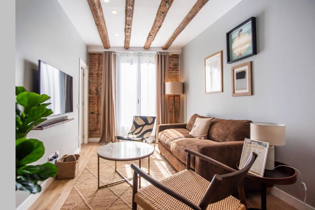 13MAL1077-Magnific 2br2bh flat in Sagrada Familia - 1
