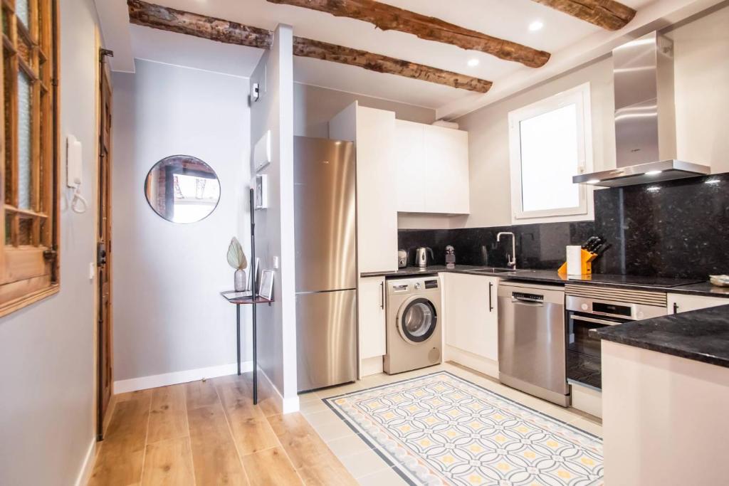 13MAL1077-Magnific 2br2bh flat in Sagrada Familia - 2