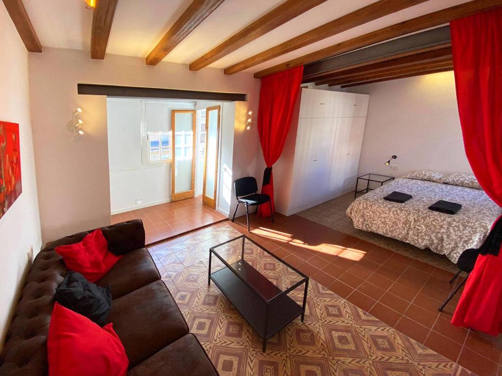 31MAI1043 - Sunny home terrace Sagrada Familia - 4