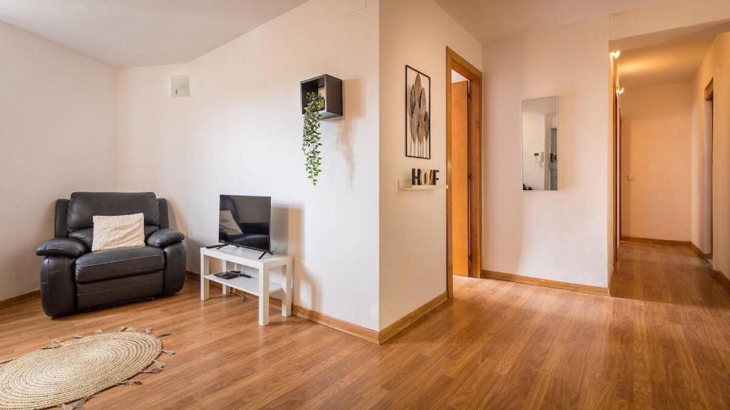 32ARA1086 - Newly refurbished 3BR flat - 2