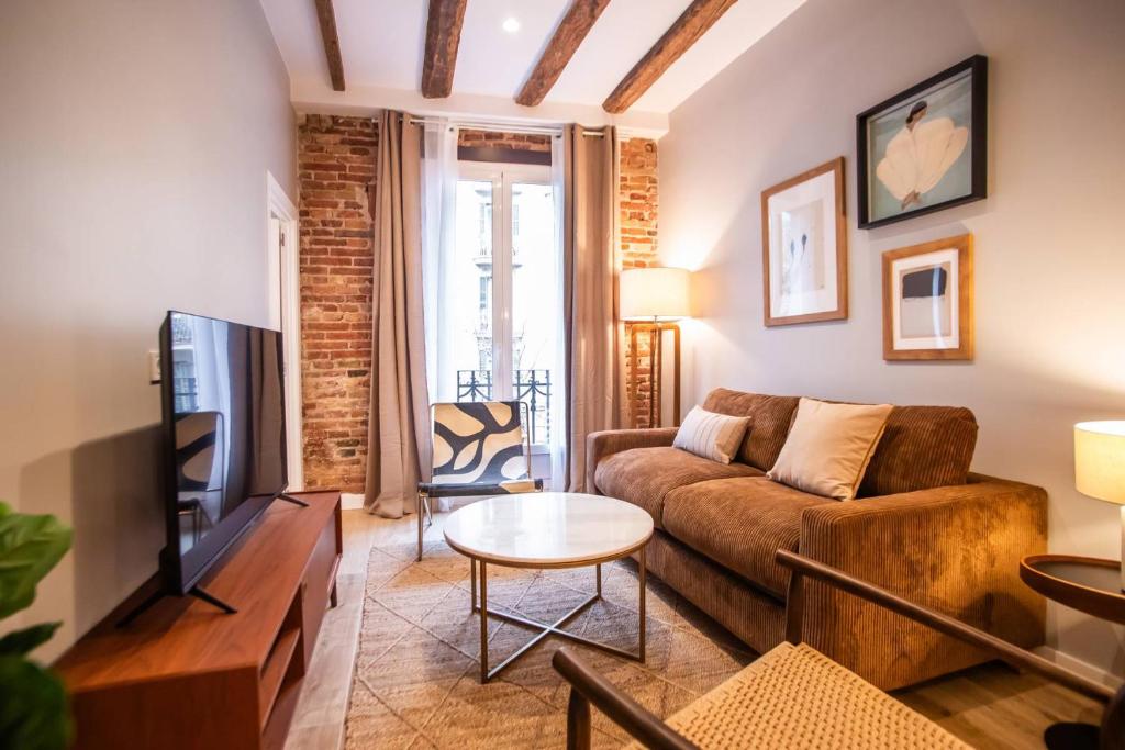 P3MAL1076- Beautiful 2BR newly refurbished - 1
