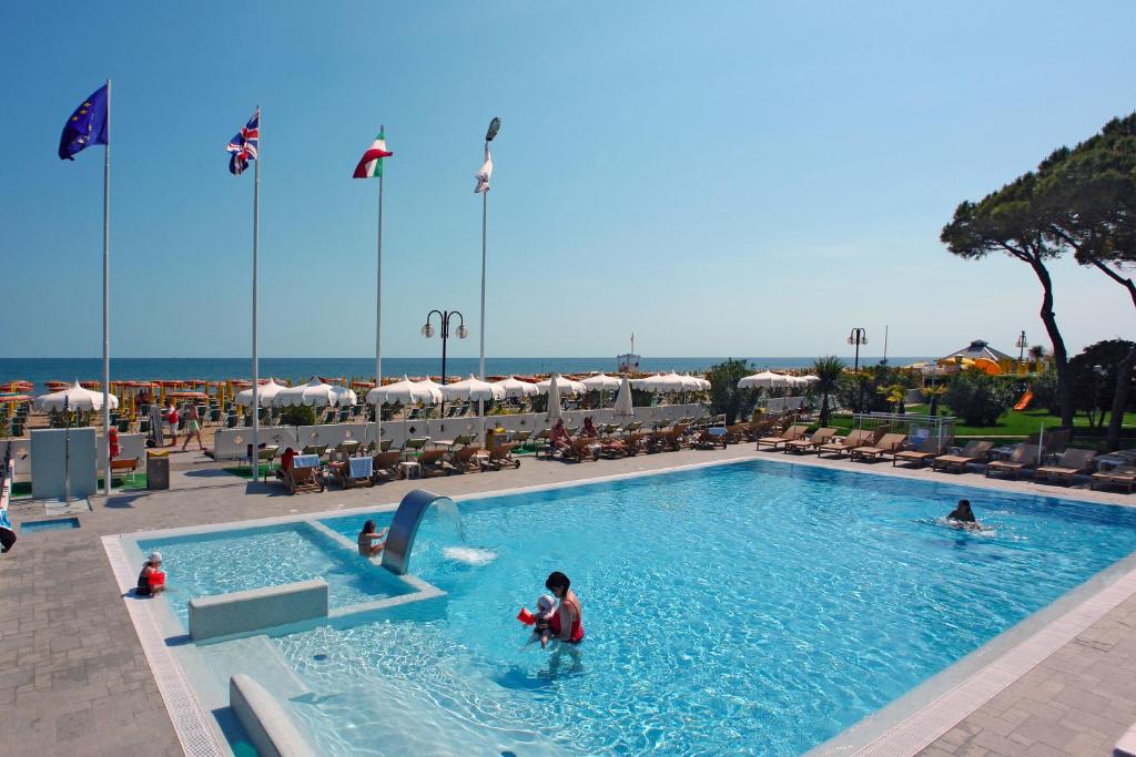 Hotel Cesare Augustus — Swimming pool in Jesolo, Veneto
