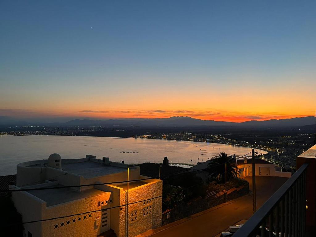 Apartamento con fabulosas vistas sobre la bahía de Roses- El Piset - 5
