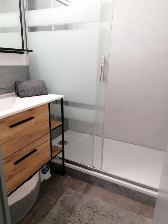 Studio cabine, clim, wifi, Vue Marina, 100m plage - 4