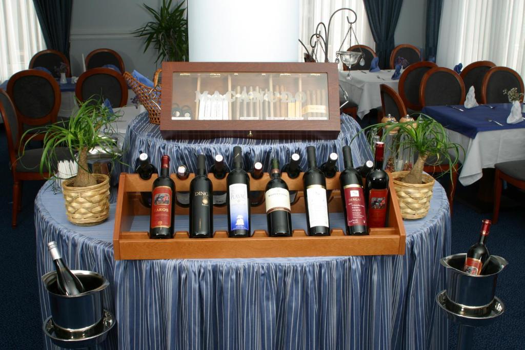 Hotel Rosina — Restaurant & bars in Makarska, Split-Dalmatia