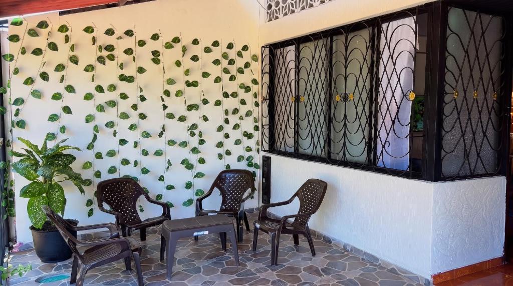 Casa esquinera con Zona verde y asados en familia - 3