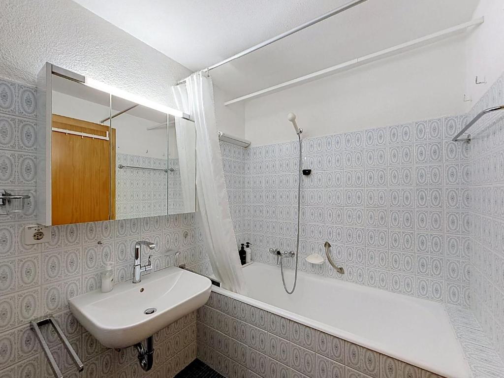 Arcade 605 charming studio with south facing balcony - 5