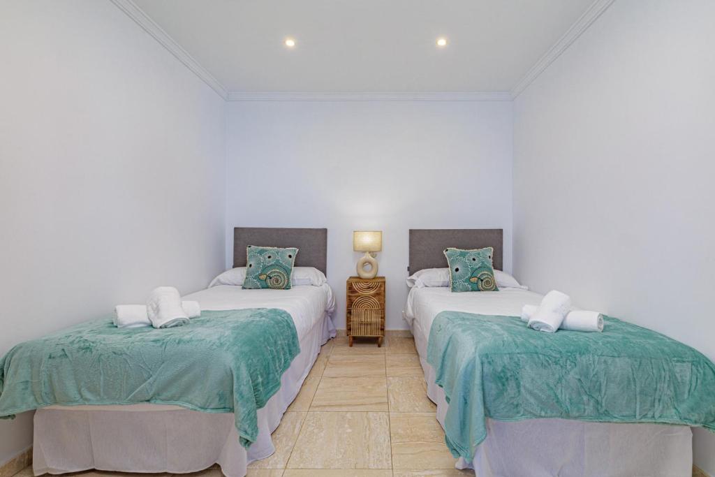 Marbella Beachfront Sea Views Twin Beds - 4