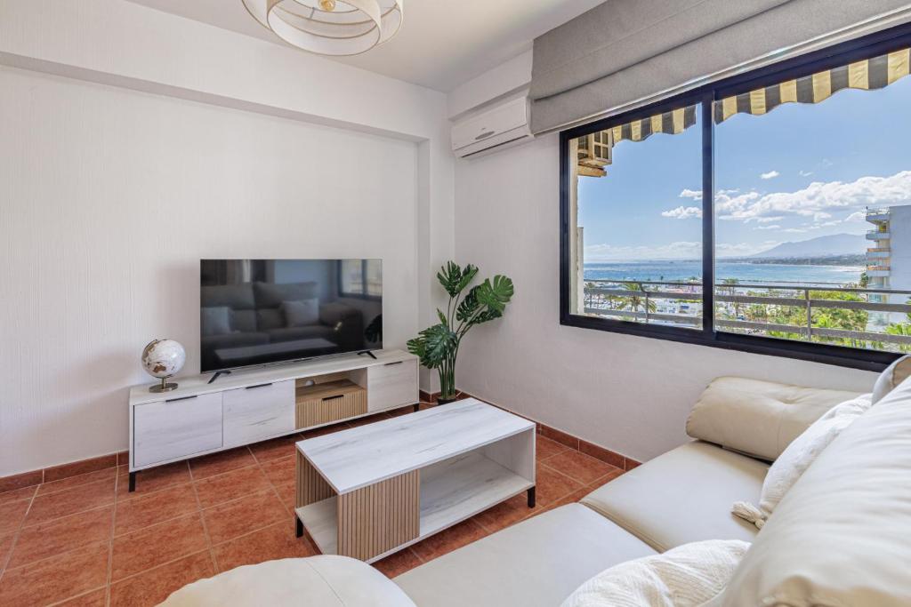 Marbella Beachfront 1BR with Bathtub - 2