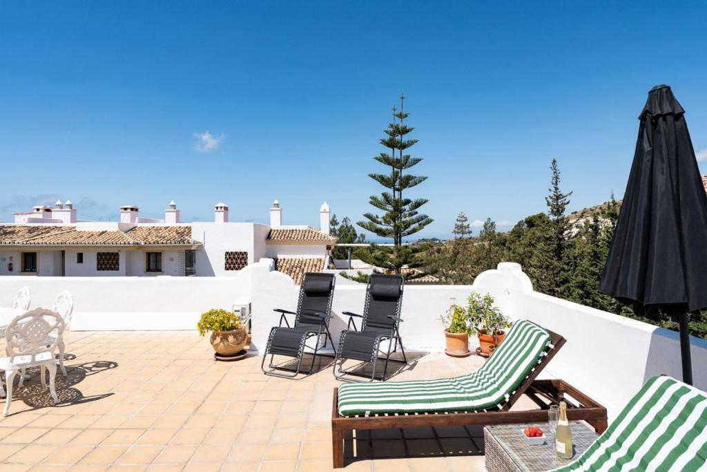 Charming Penthouse in Calahonda with Panoramic views! - 2