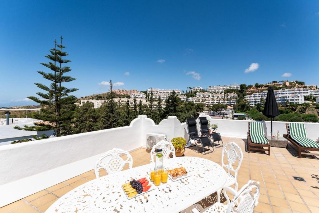 Charming Penthouse in Calahonda with Panoramic views! - 4
