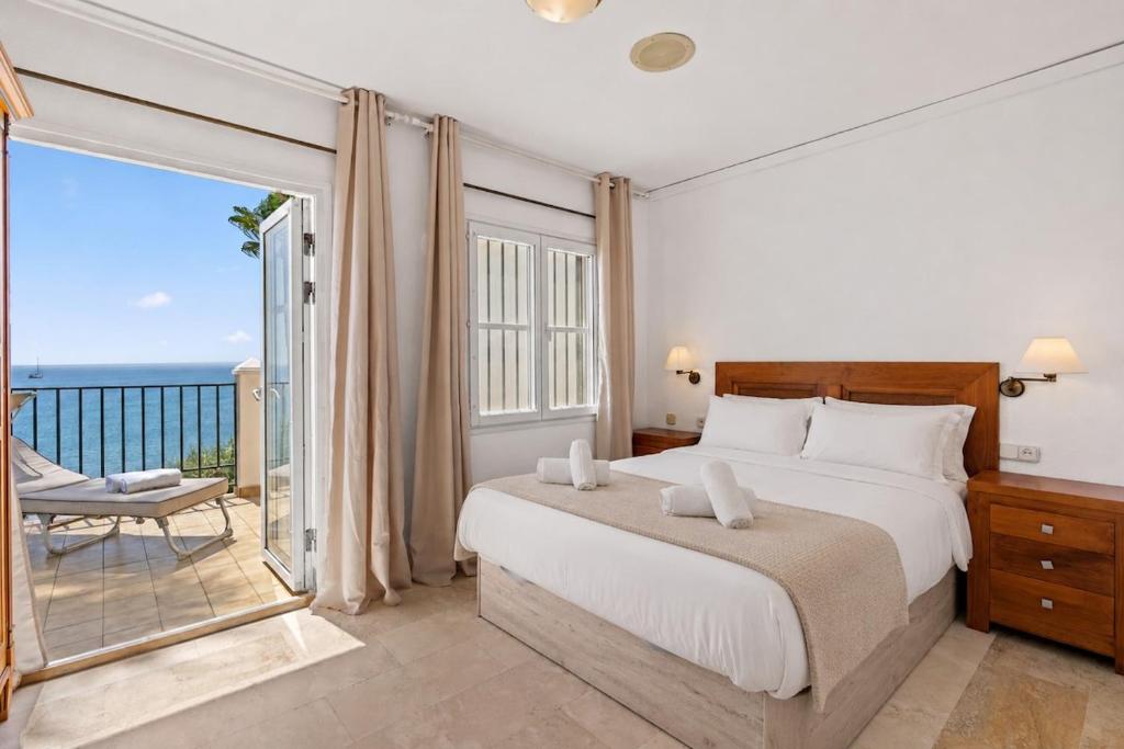 Beachfront with ocean views - 1