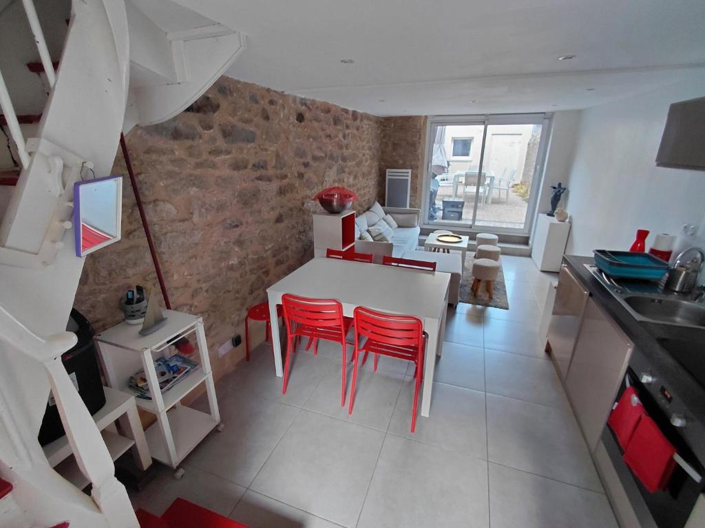 House in the center of Dinard, 250 m from the beach, facing St Malo - 1
