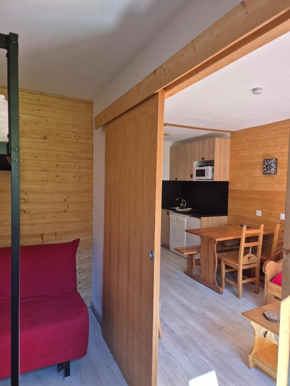 HB 1613 - Beau T2, 5pers, ski aux pieds - 3