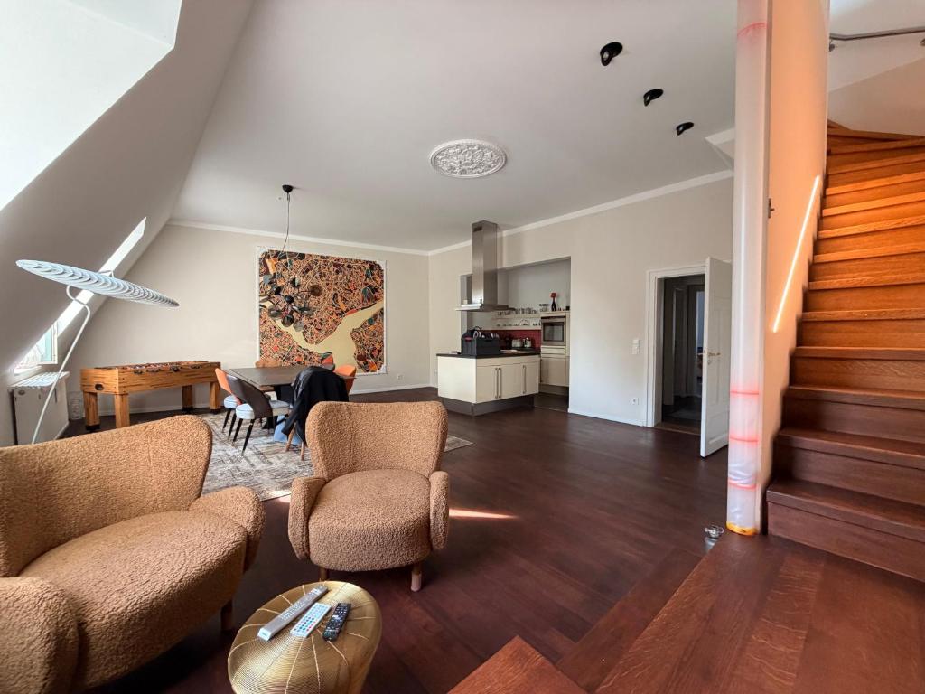 top located 1st-class penthouse with 3 rooms - 2